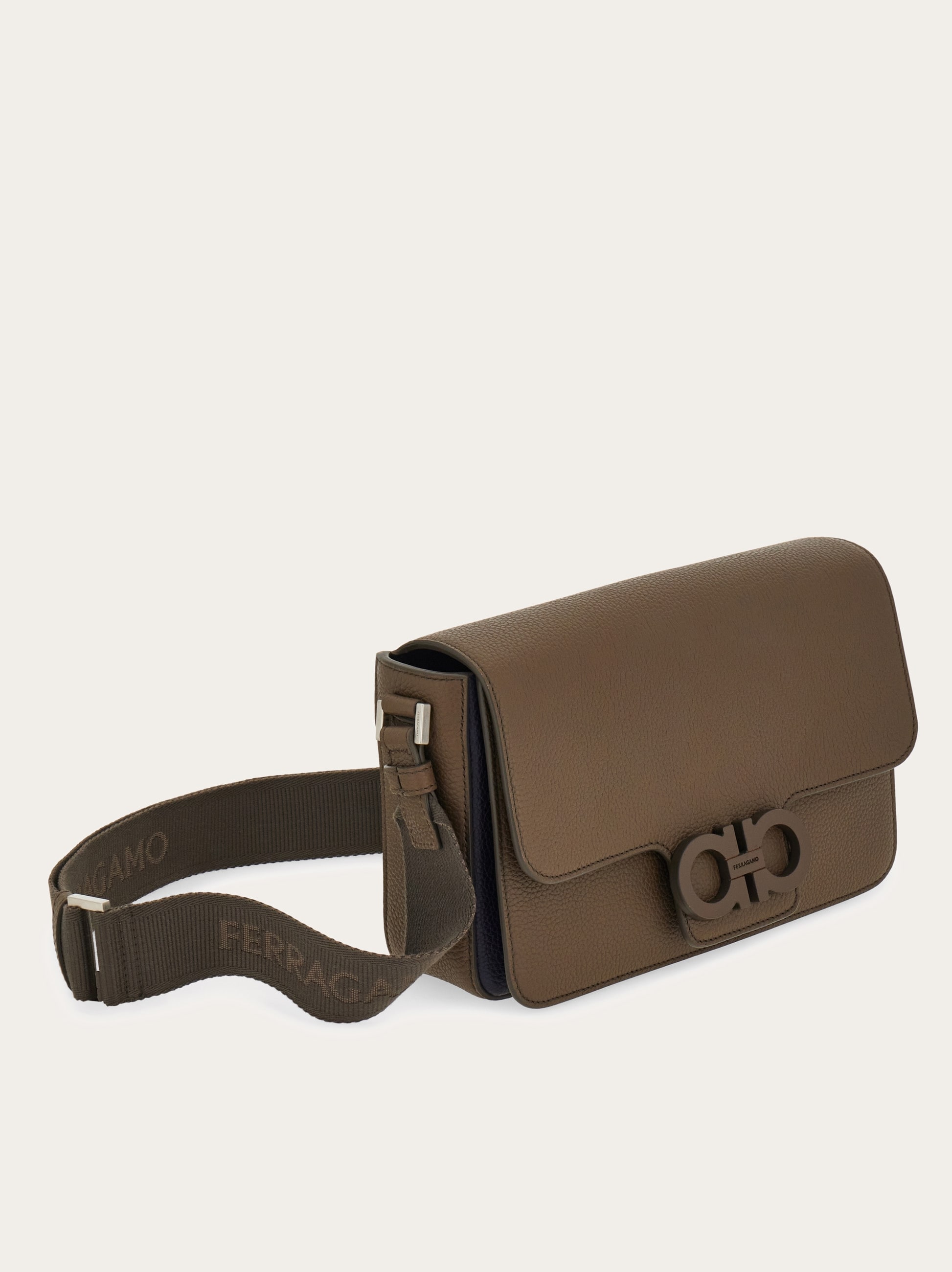 Ferragamo レザー メッセンジャーバッグ サルヴァトーレ・フェラガモ(Salvatore Ferragamo