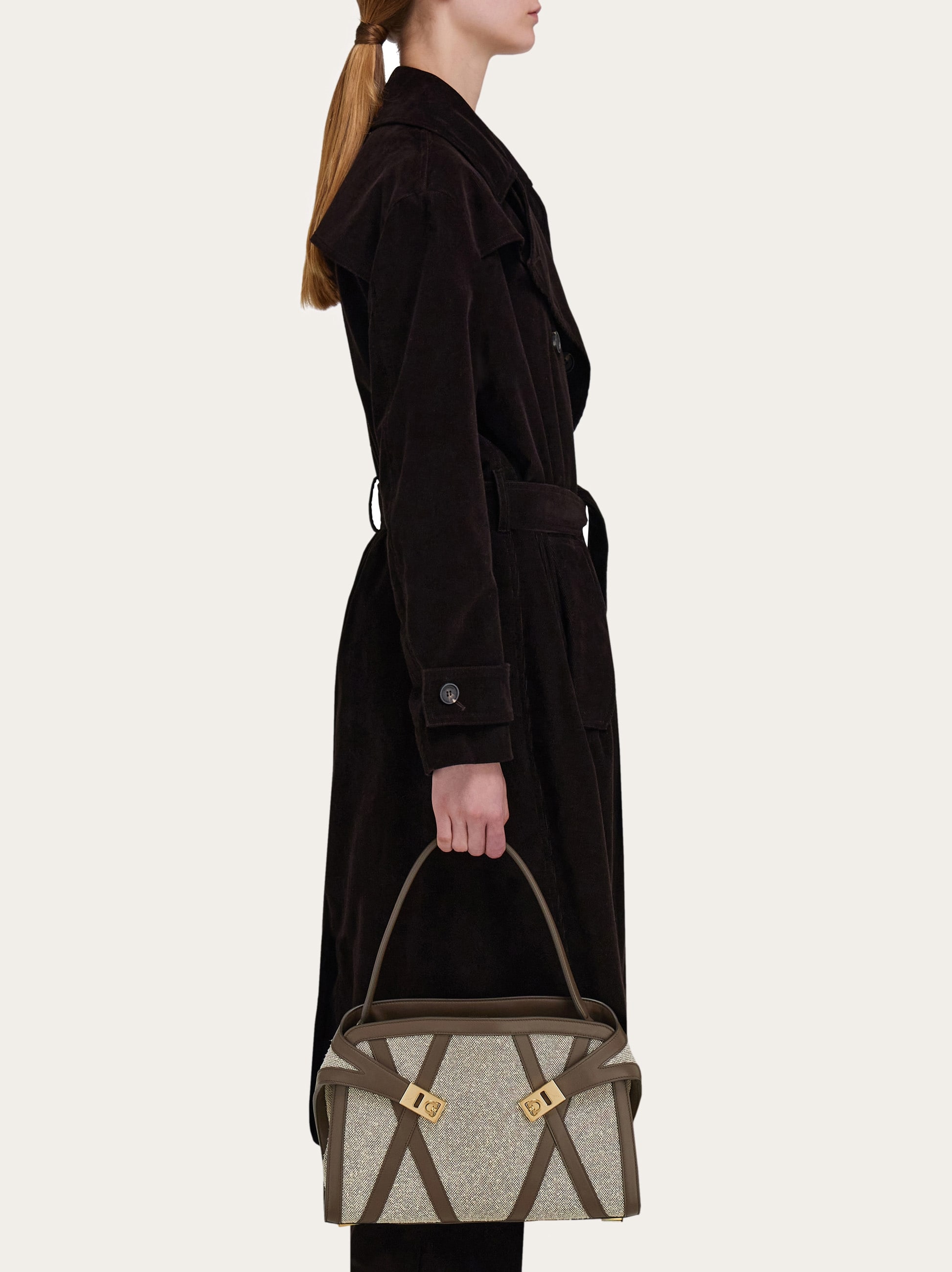 関税込【Ferragamo】ハグ ソフト ショルダーバッグ ブラウン Hug soft shoulder bag with leather trims (M) - Women | Ferragamo