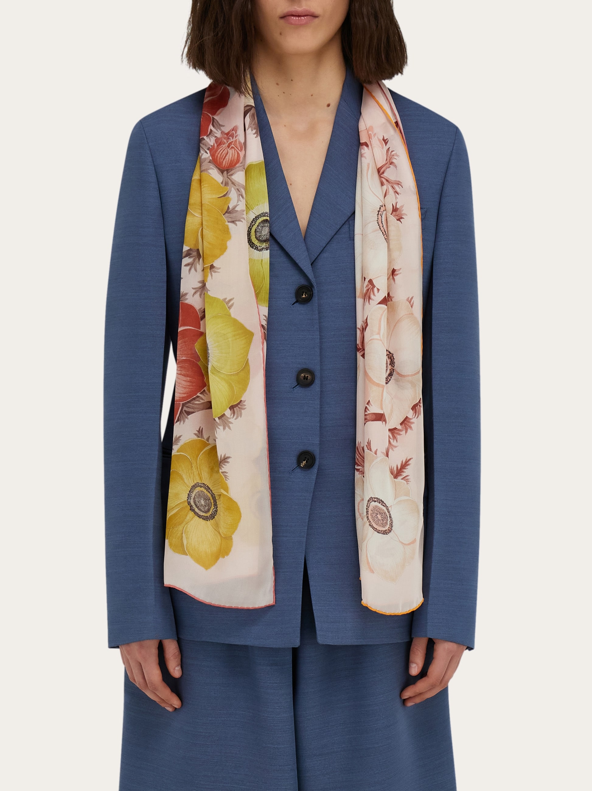 M10/029 Salvatore Ferragamo 花柄 スカーフ Salvatore Ferragamo 花柄