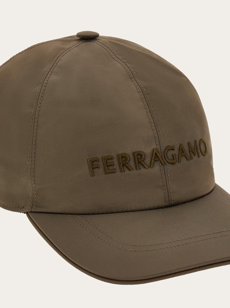 Casquette avec signature brodée Gallery image 2