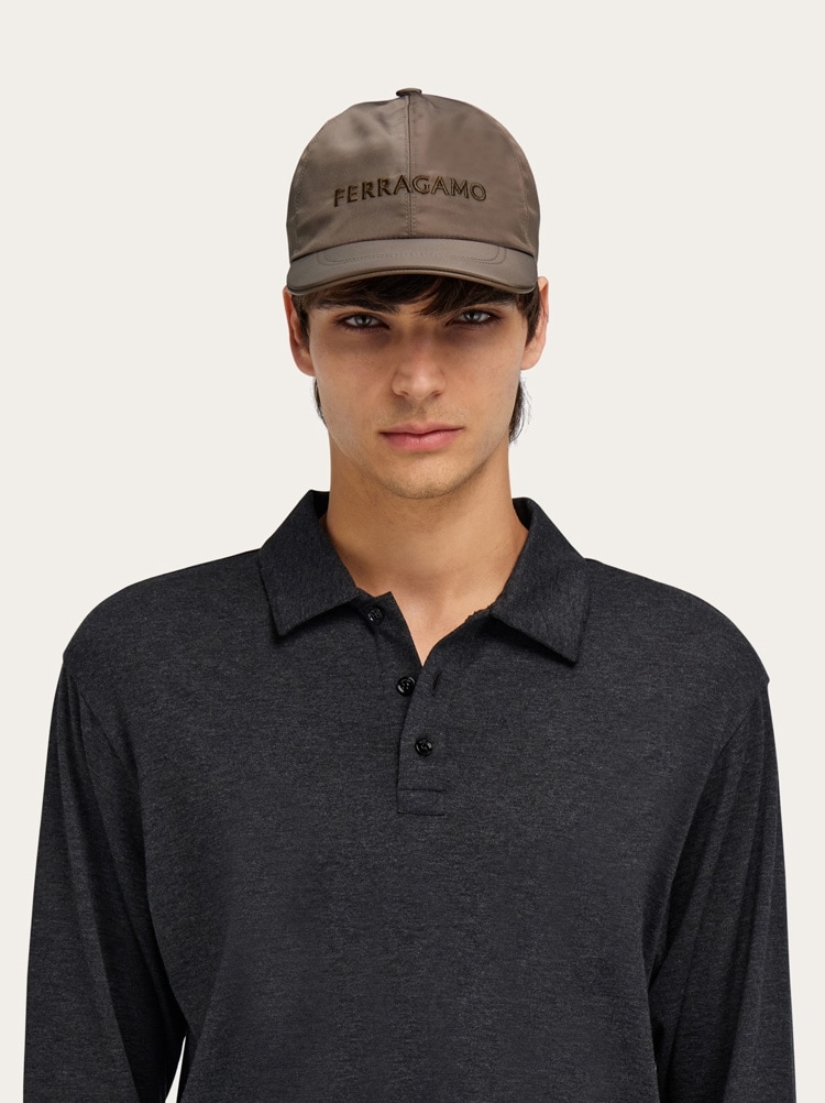 Casquette avec signature brodée Gallery image 4