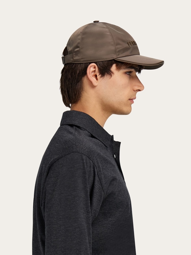 Casquette avec signature brodée Gallery image 5