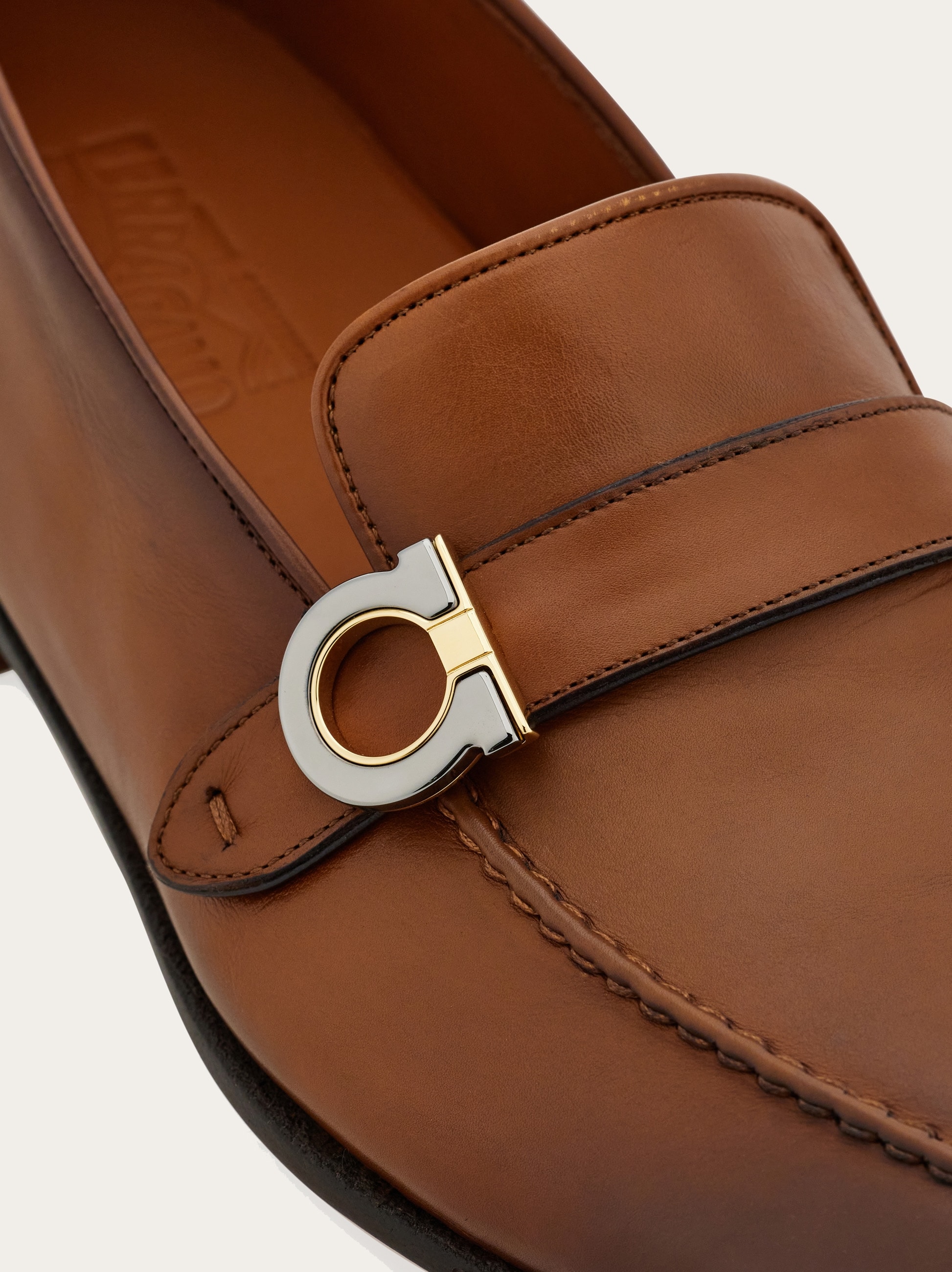 Ferragamo TRAMEZZAガンチーニストラップローファー55木型付 Tramezza loafer with Gancini ornament - Men | Ferragamo