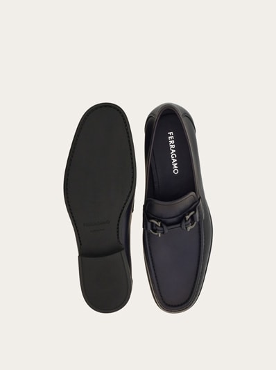 【関税込み】Ferragamo ブラック シグネチャ ローファー サルバトーレフェラガモ Salvatore Ferragamo ローファー