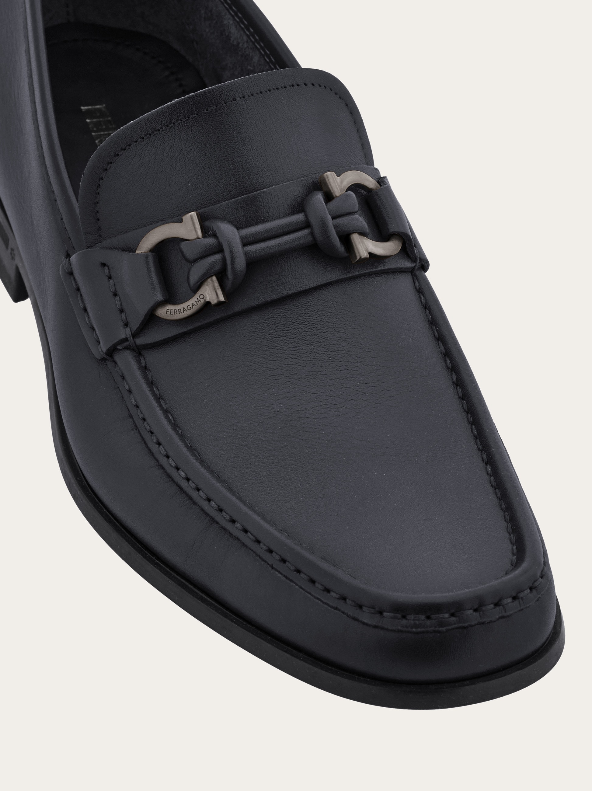【関税込み】Ferragamo ブラック Gancini ローファー サルバトーレフェラガモ Salvatore Ferragamo ローファー