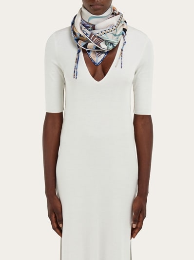 スカーフ FERRAGAMO FW25 'Giada' print scarf (785343 ARANCIOCOTTO) Ferragamo 'giada' print scarf available on julian-fashion