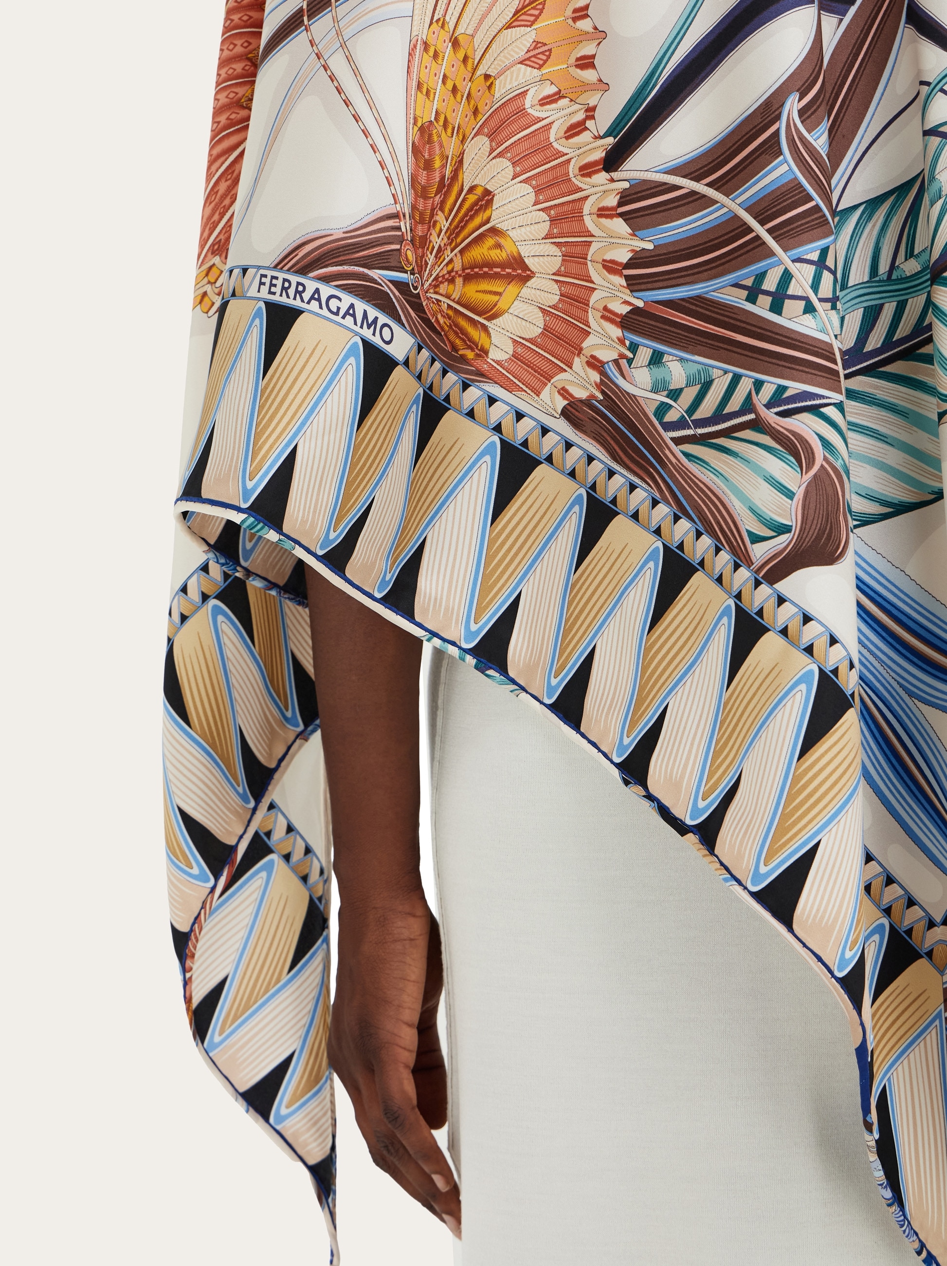 スカーフ FERRAGAMO 'Giada' print scarf Giada print silk scarf - Women | Ferragamo