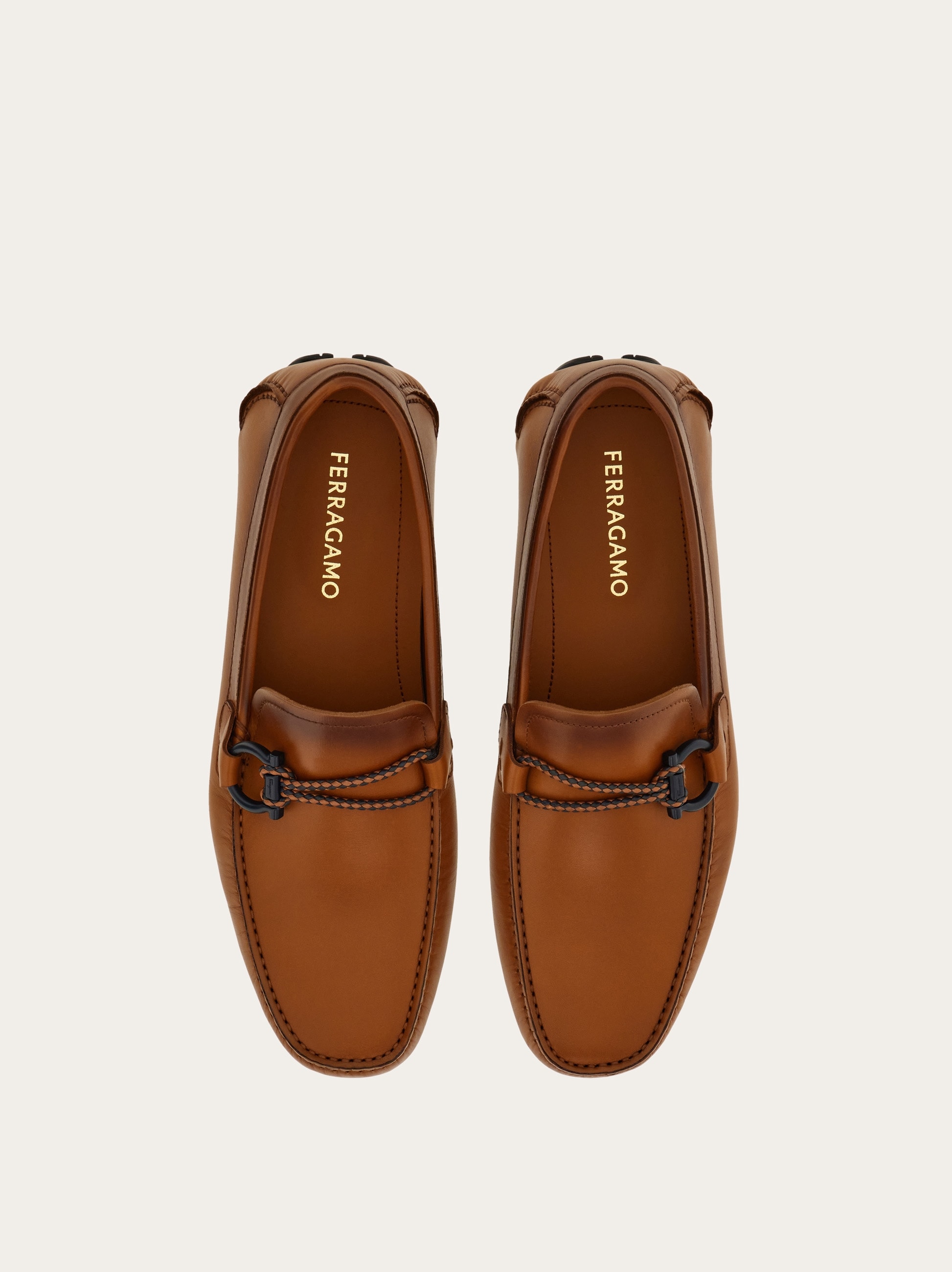 【SALVATORE FERRAGAMO】DRIVING SHOES Driver with Gancini ornament - Men | Ferragamo