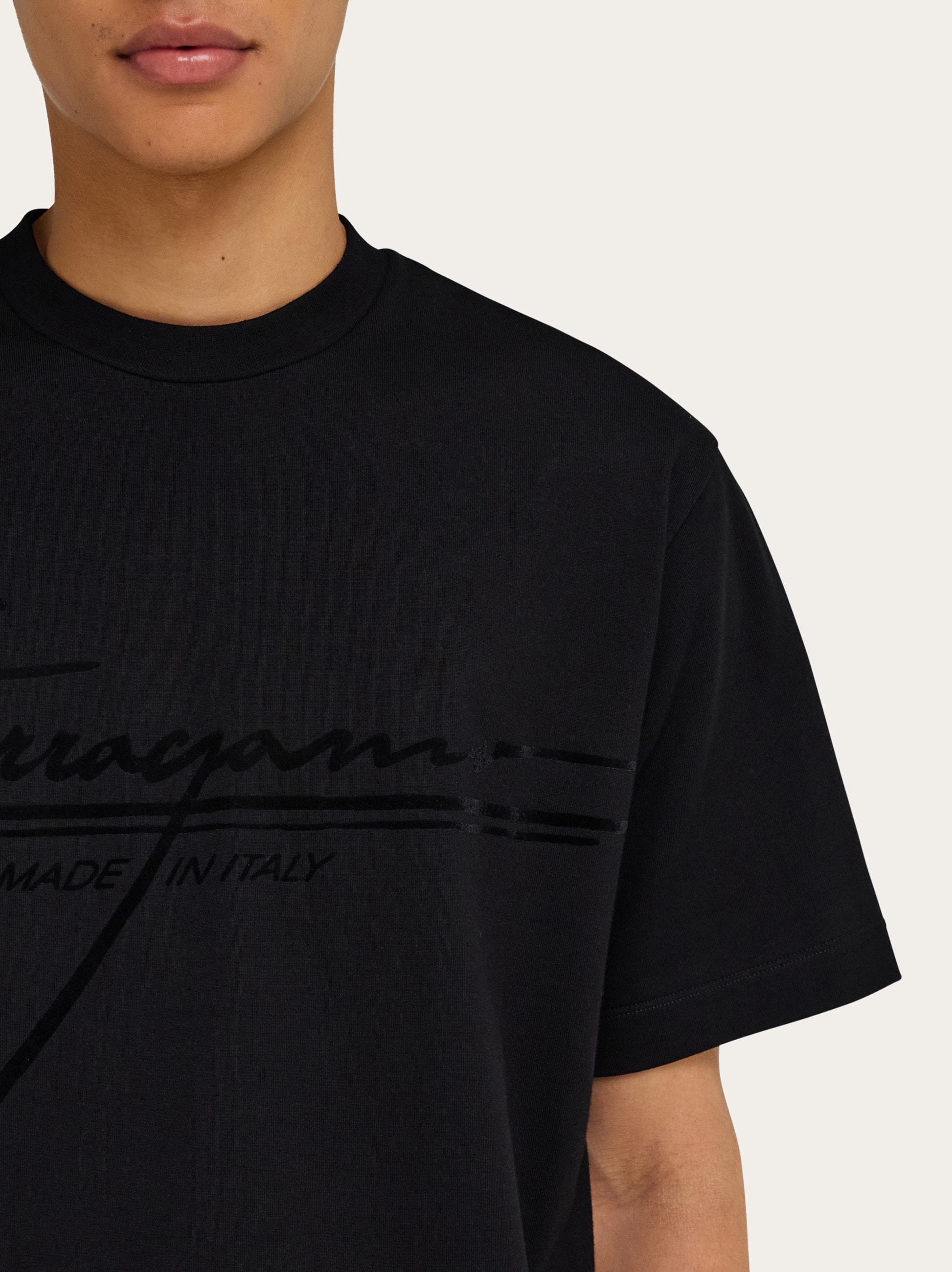 Tシャツ・カットソー FERRAGAMO FW25 'Firma' T-shirt (786885 BLACK) Sporty t-shirt - Men | Ferragamo