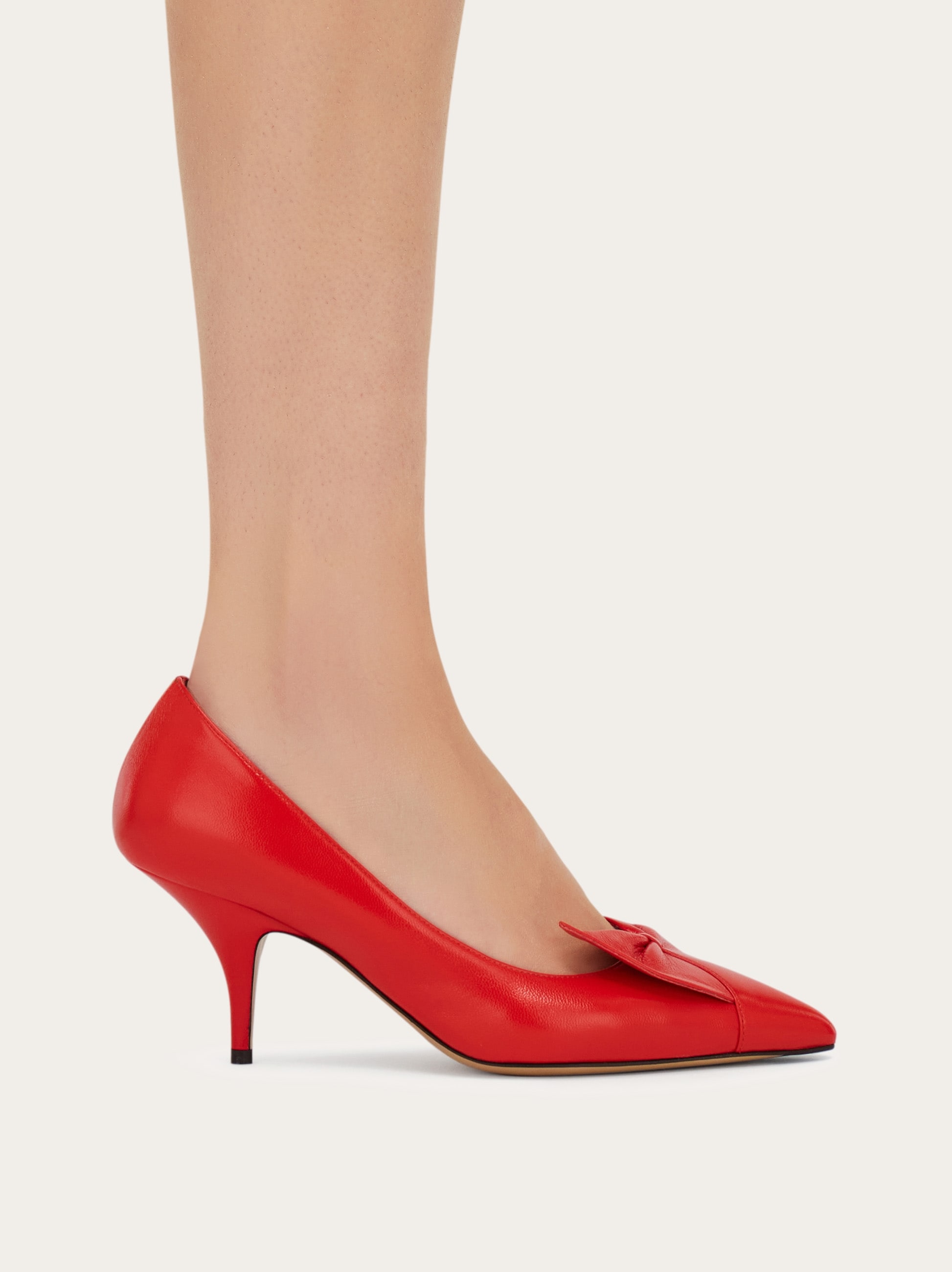 Soft bow pump - Women | Ferragamo