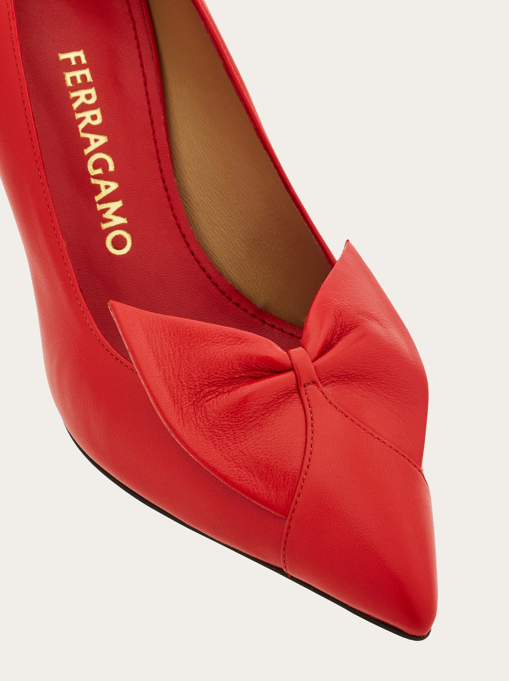 Soft bow pump - Women | Ferragamo