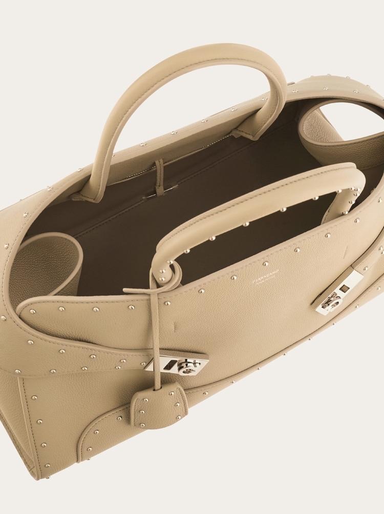 Bolso de mano Hug con tachuelas (L) Gallery image 6
