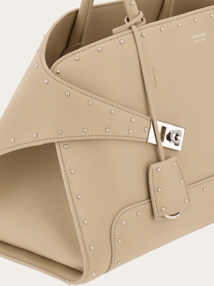 Bolso de mano Hug con tachuelas (L) Gallery image 8