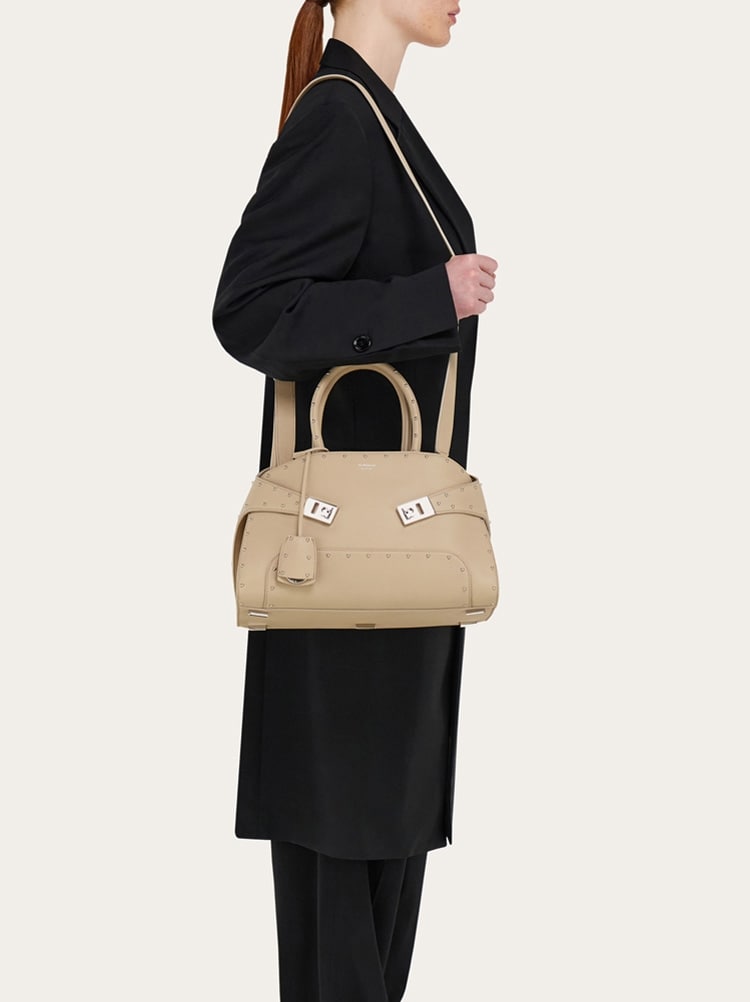 Hug handbag with studs (M) Gallery image 3