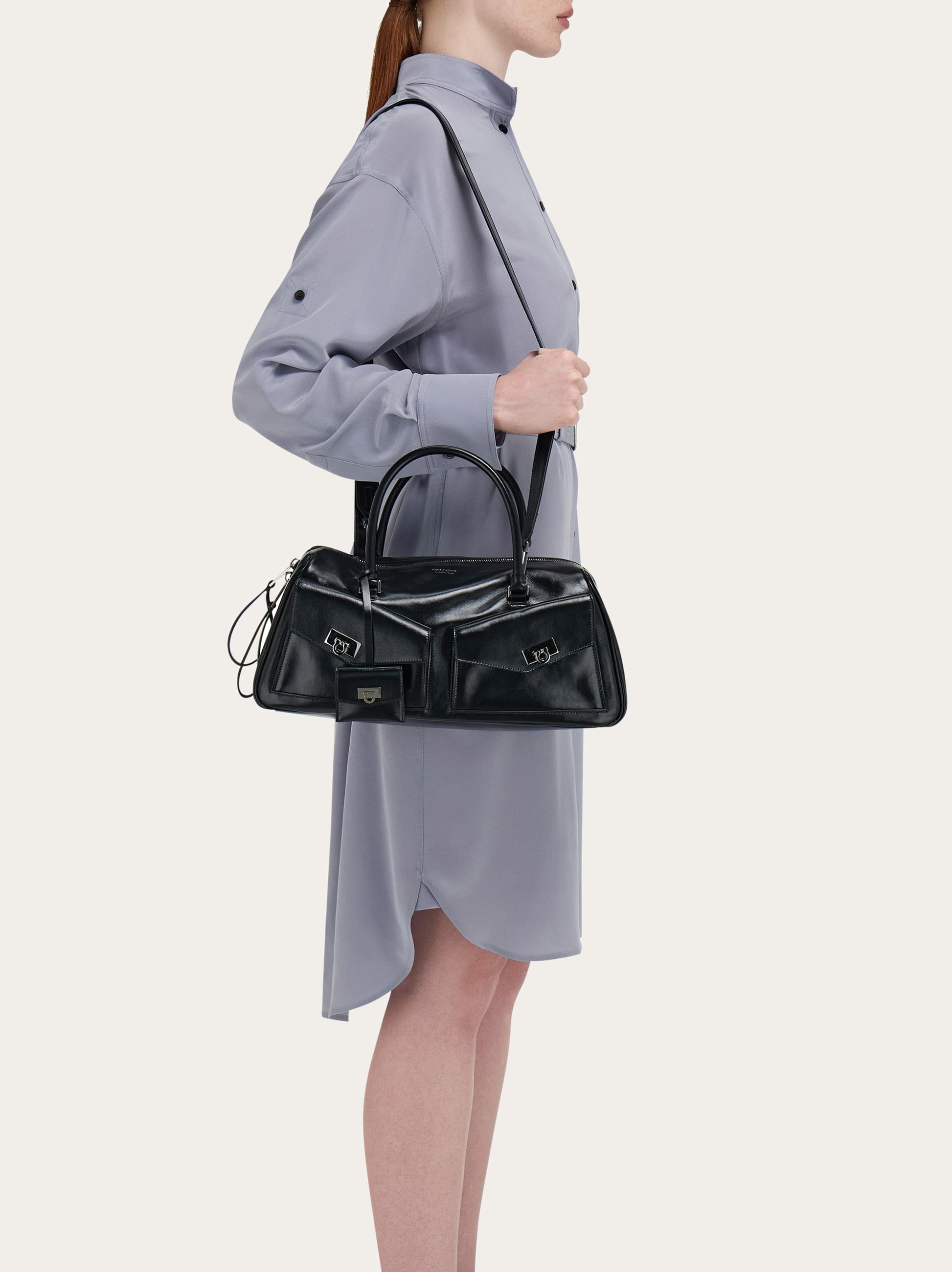 [Salvatore Ferragamo]マルチポケットボウリングバッグ(M) Multipocket bowling bag (M) - Women | Ferragamo