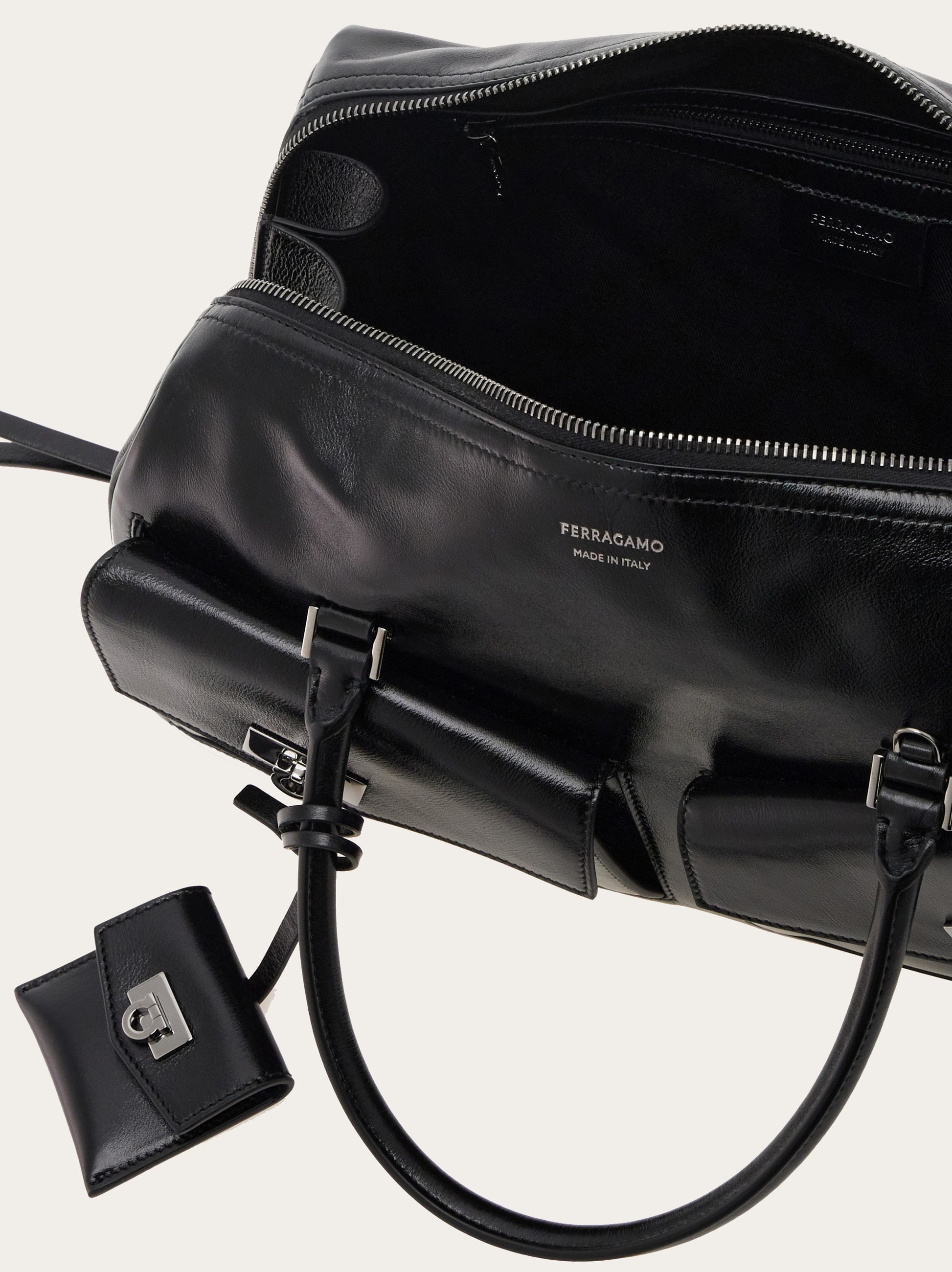 [Salvatore Ferragamo]マルチポケットボウリングバッグ(M) Multipocket bowling bag (M) - Women | Ferragamo