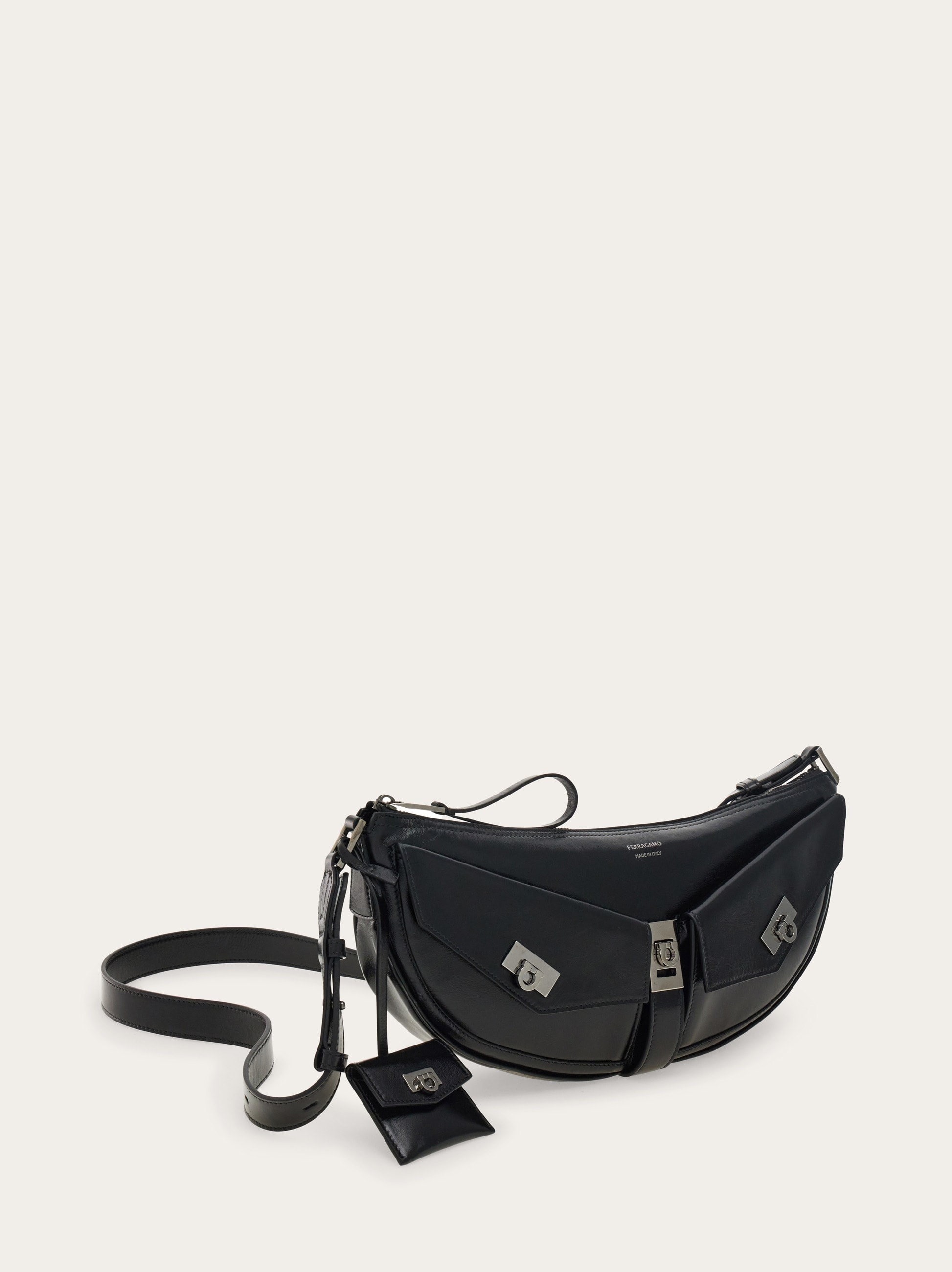 関税送料込 FERRAGAMO Hobo ショルダー バッグ ブラック Multipocket hobo bag - Women | Ferragamo
