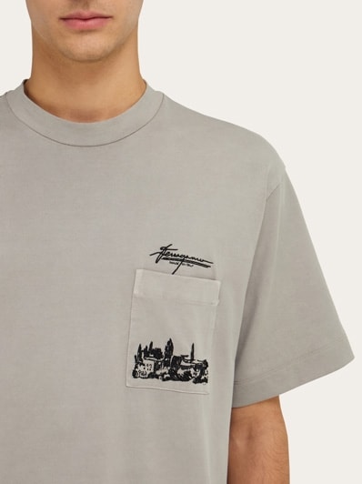Tシャツ・カットソー FERRAGAMO SS25 Pannelli shirt (780916 STONE) Short sleeved t-shirt with graphic logo - Men | Ferragamo