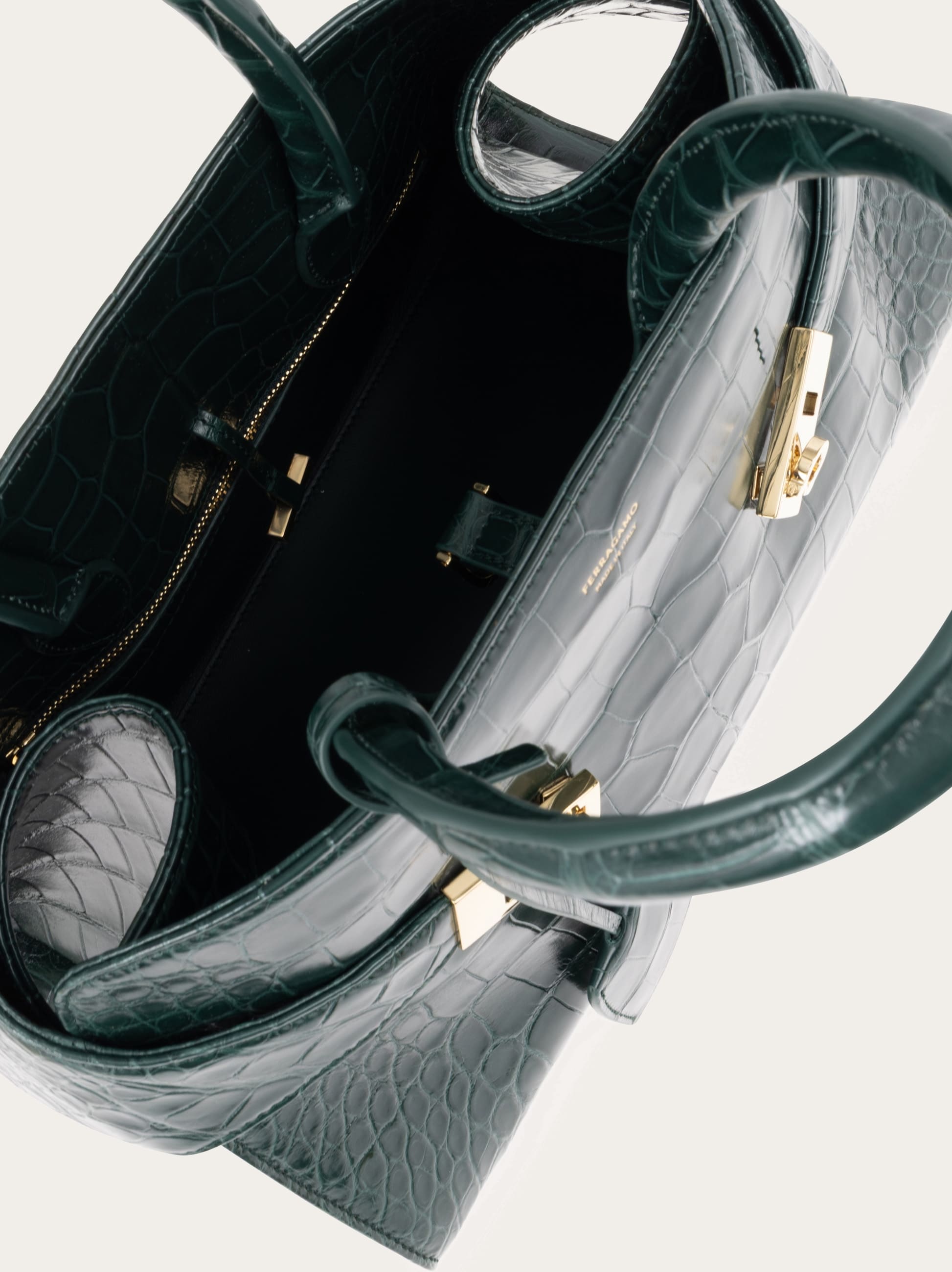 Hug handbag (M) - Women | Ferragamo