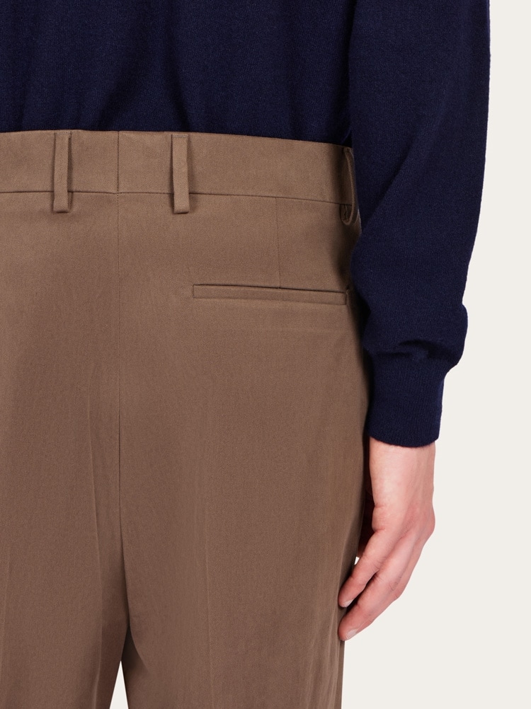 Pantalon haute couture Gallery image 6