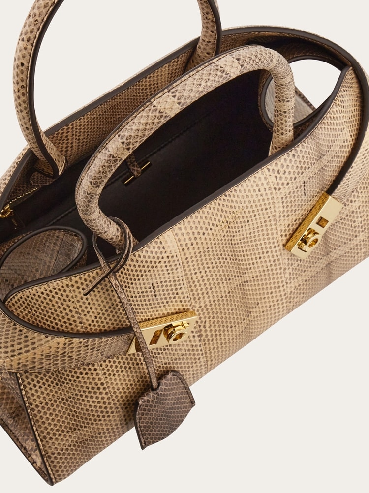 Hug Handtasche (M) Gallery image 6