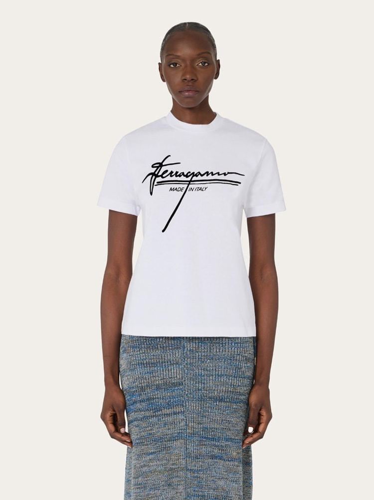 Tシャツ・カットソー FERRAGAMO FW25 'Firma' T-shirt (786470 WHITE) T-shirt with signature detail - Women | Ferragamo