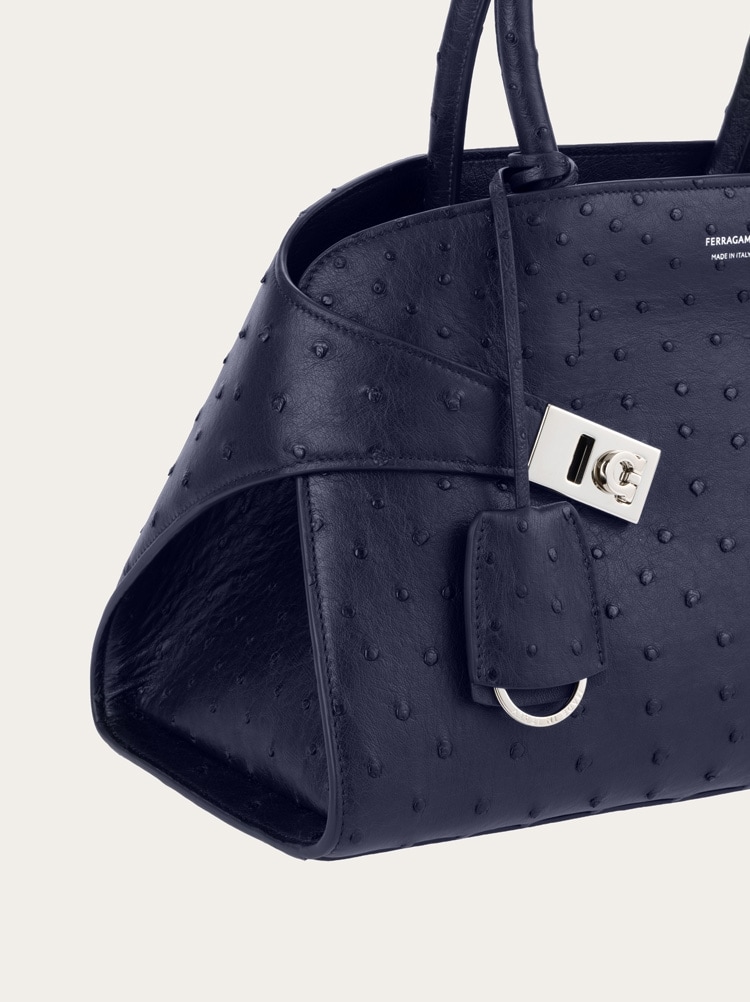 Hug handbag (M) Gallery image 8