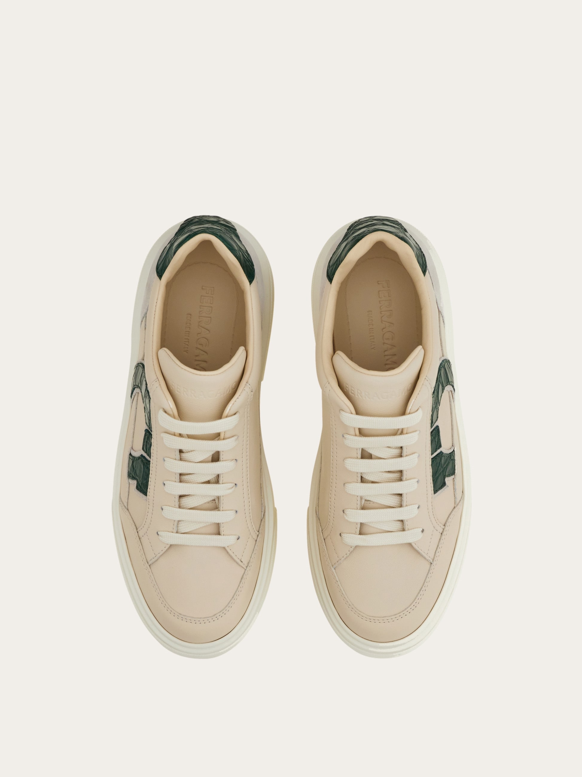 Ferragamo スニーカー 黒/ベージュ Low-top sneaker with Gancini detail - Men | Ferragamo