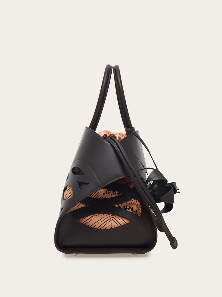 Handtasche Hug Back to Earth (L) Gallery image 3