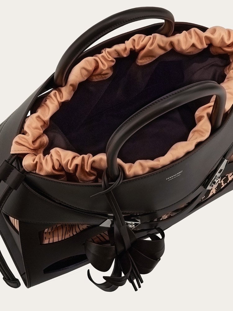 Handtasche Hug Back to Earth (L) Gallery image 5