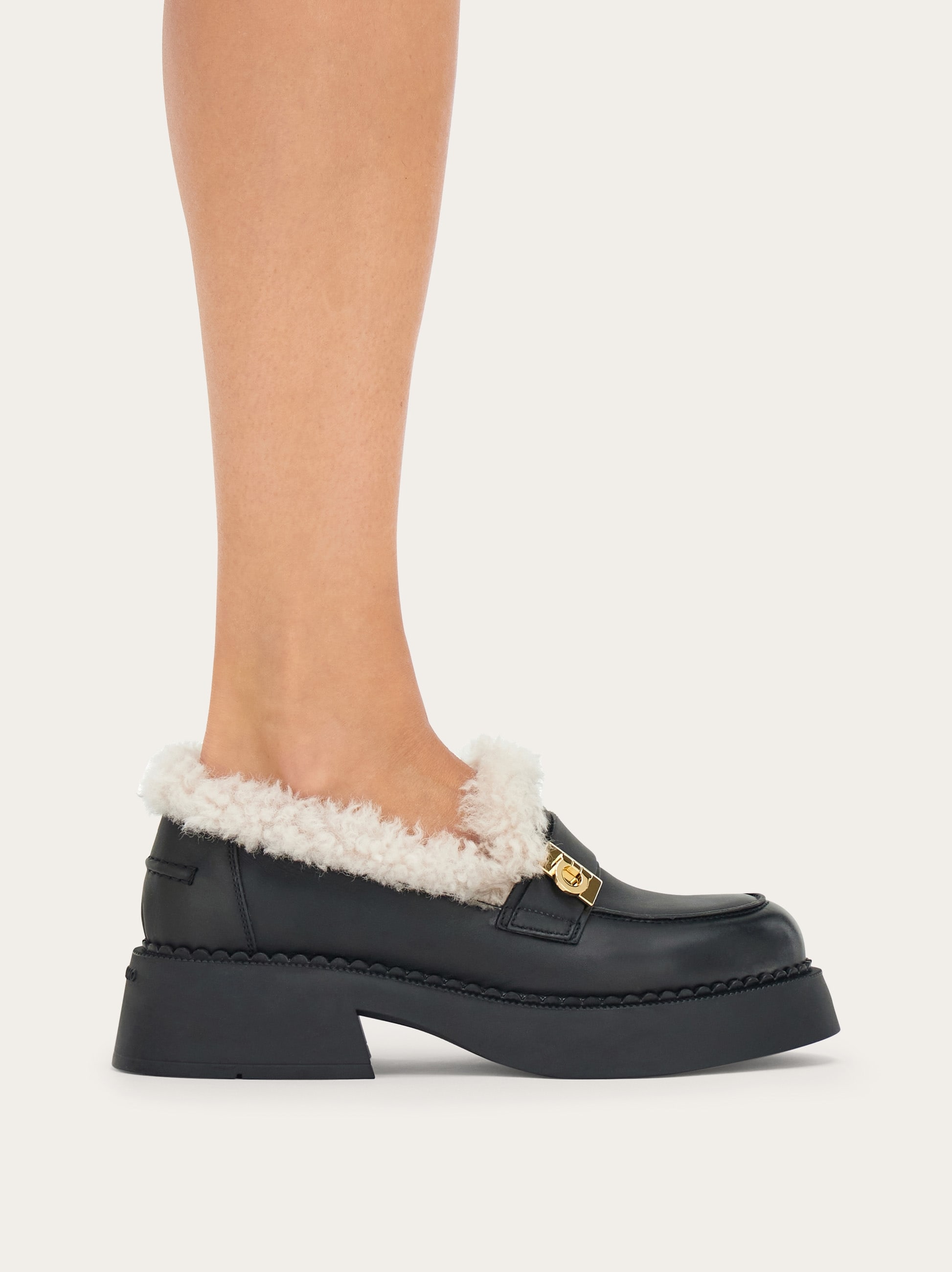 Hug バックル ローファー - ウィメンズ | Ferragamo