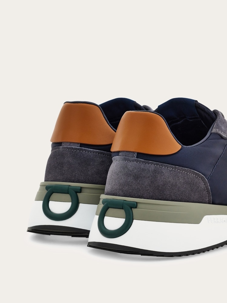 Low cut sneaker Gallery image 4