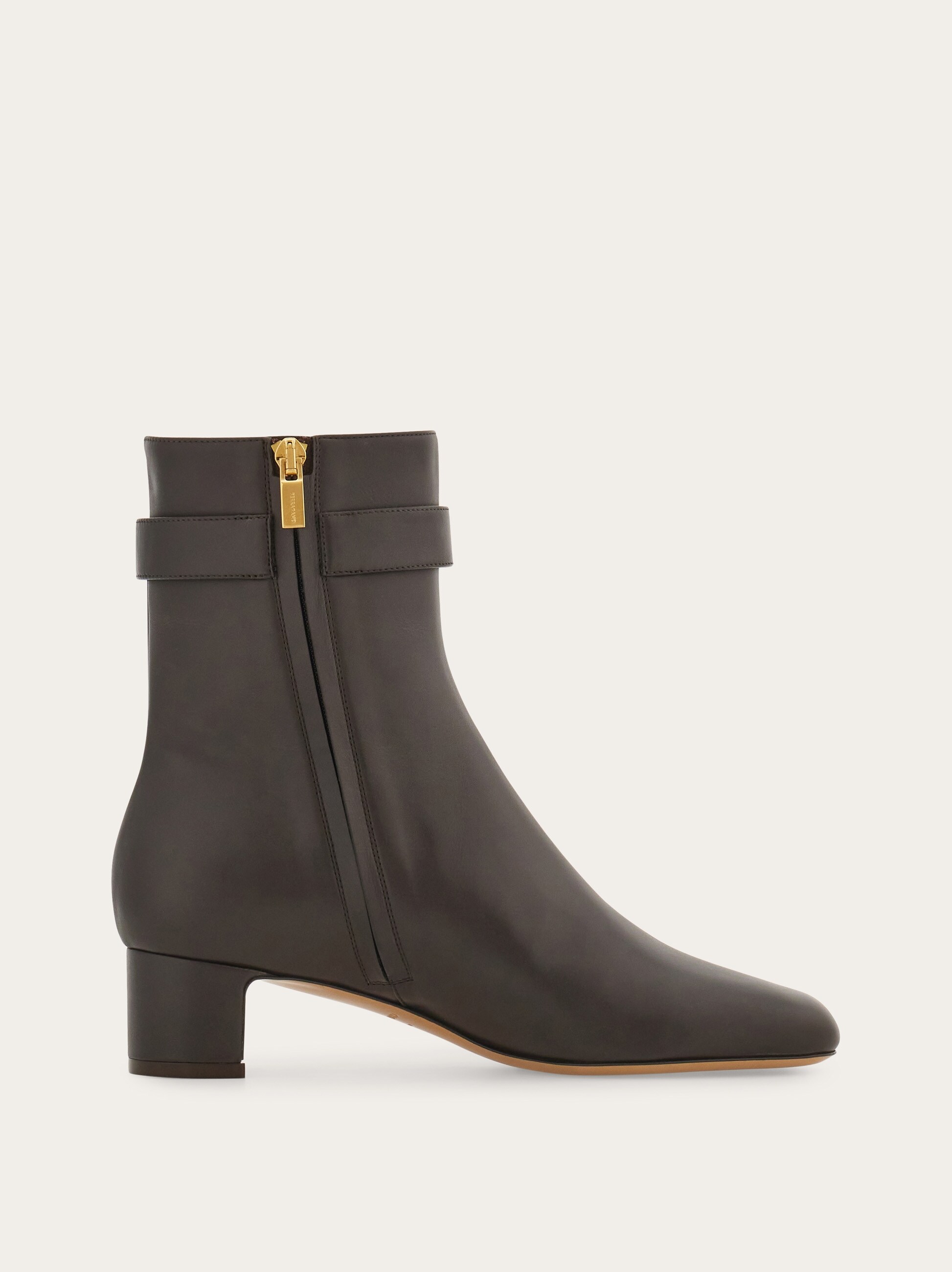 靴 FERRAGAMO 7 boots Hug buckle ankle boot - Women | Ferragamo