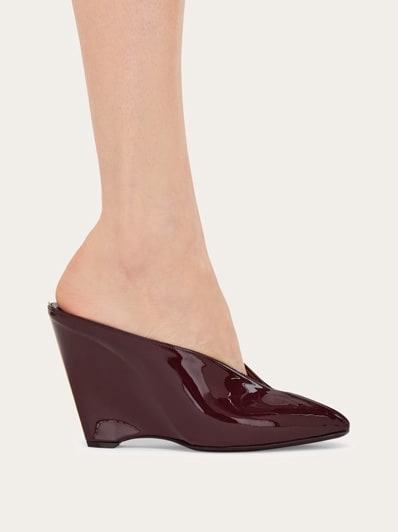 【極美品】Ferragamo ヴァラ スエード ミュール 27cm ピンク ヴァラ - ウィメンズ | Ferragamo
