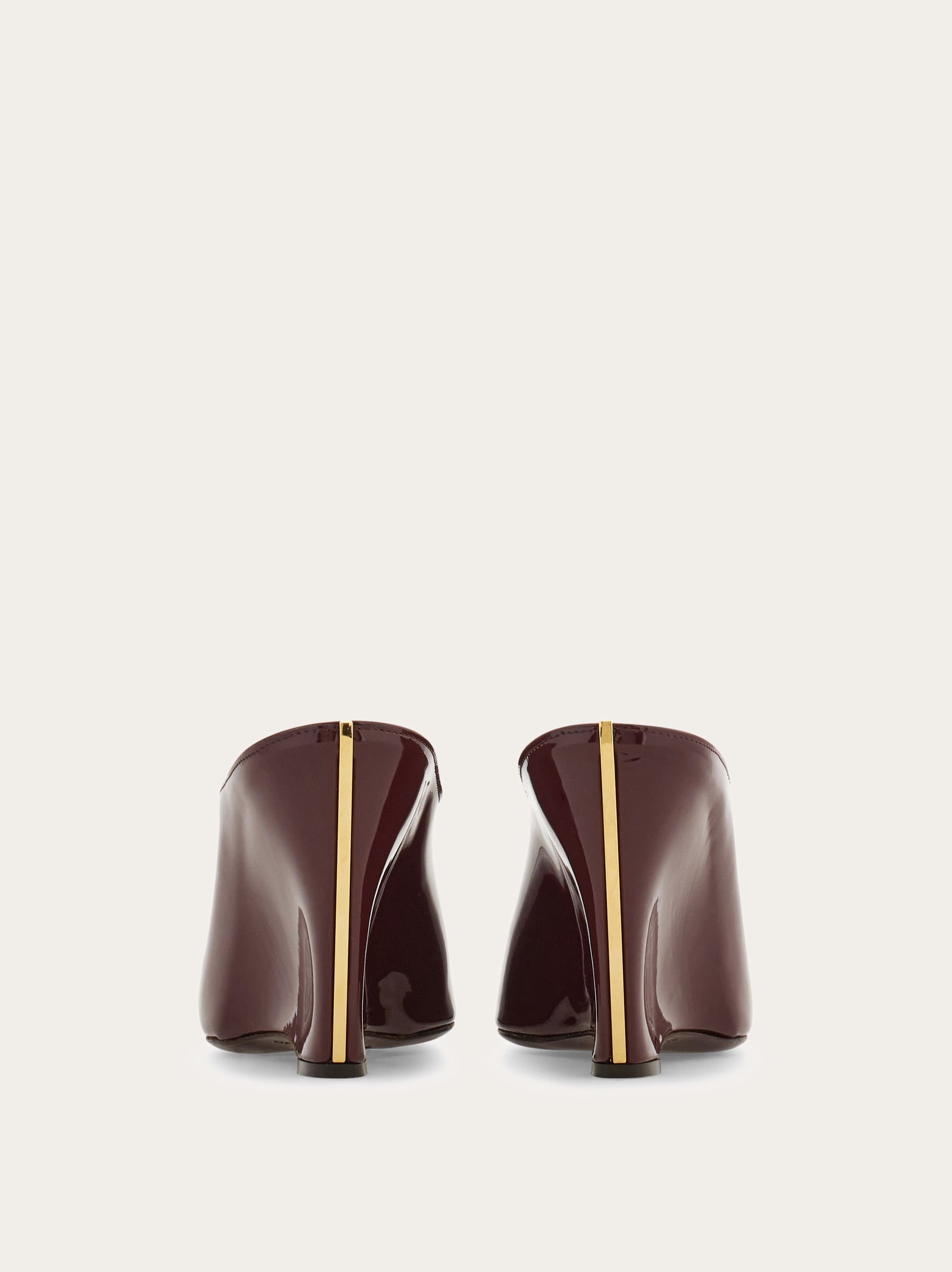 【極美品】Ferragamo ヴァラ スエード ミュール 27cm ピンク ミュール - ウィメンズ | Ferragamo