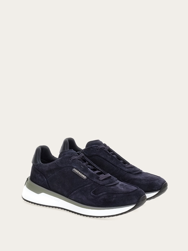Low cut sneaker Gallery image 2
