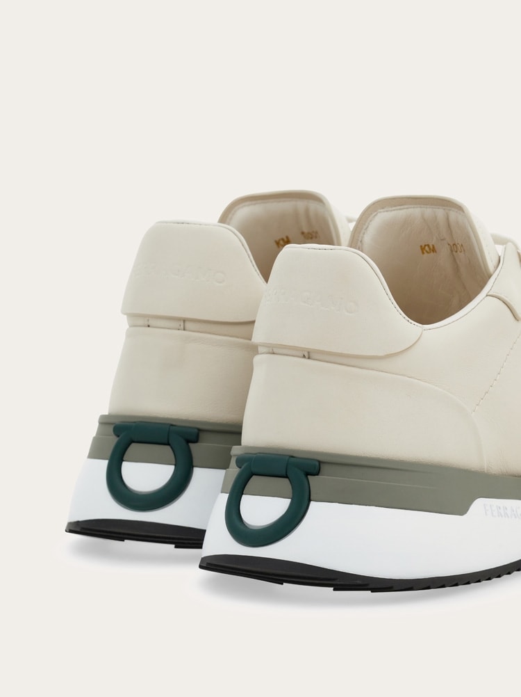 Low cut sneaker Gallery image 4