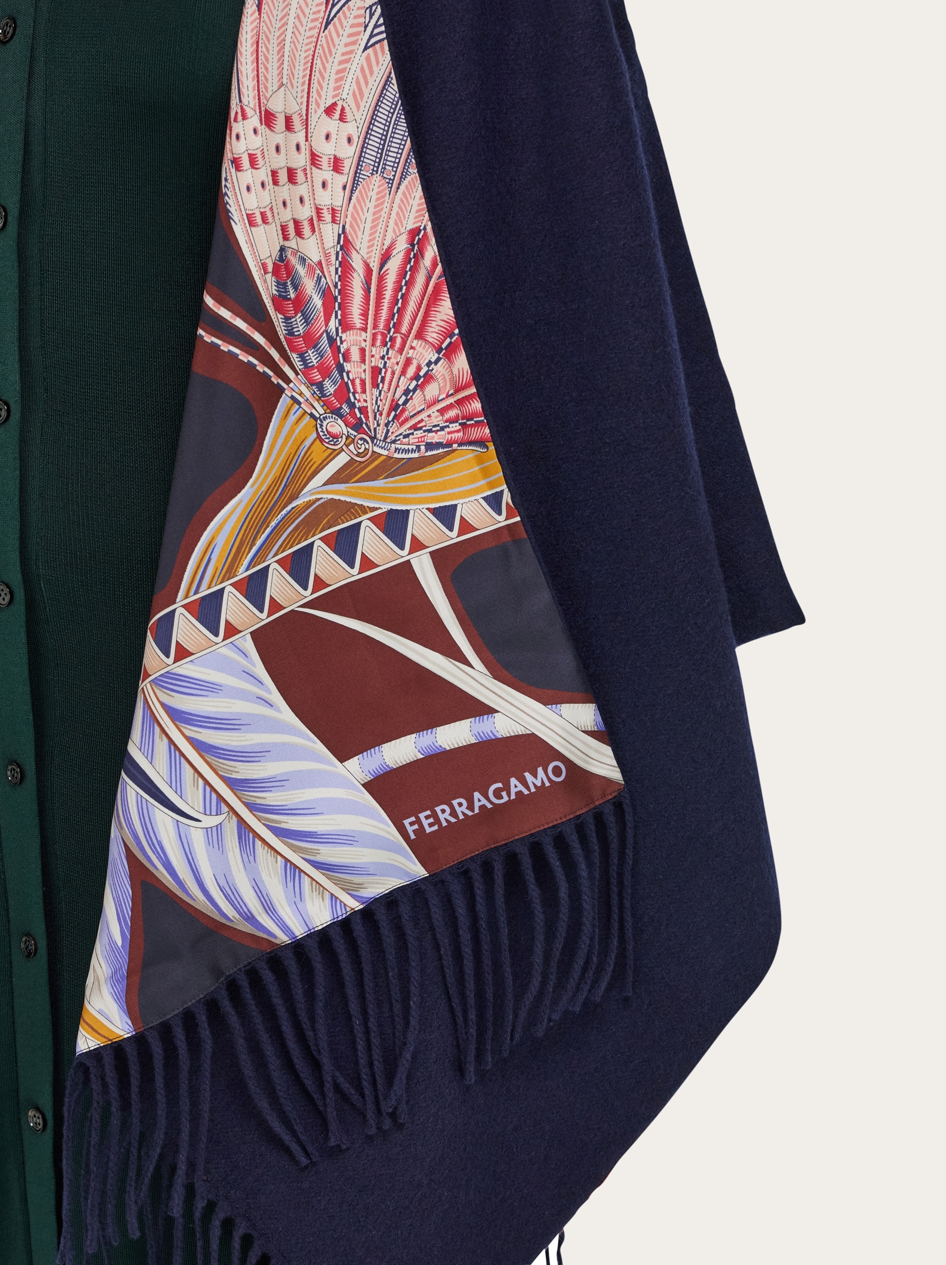 コート Ferragamo Nadir Print Reversible Cape In Cah Ferragamo Nadir Print Reversible Cape In Cahsmere Blend In