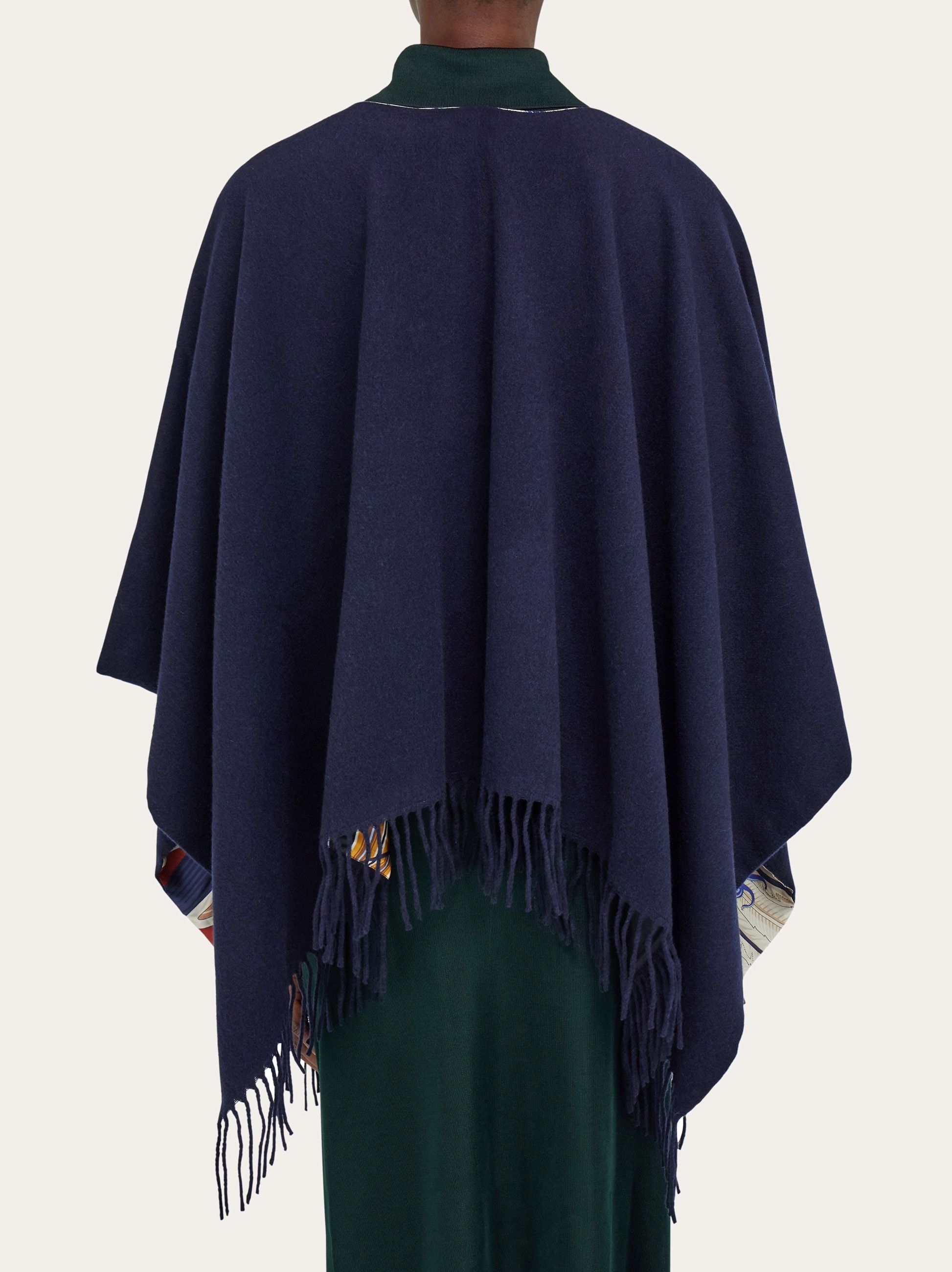 【送料&関税込】Ferragamo Nadir Print Reversible Cape In Cah Ferragamo Nadir Print Reversible Cape In Cahsmere Blend