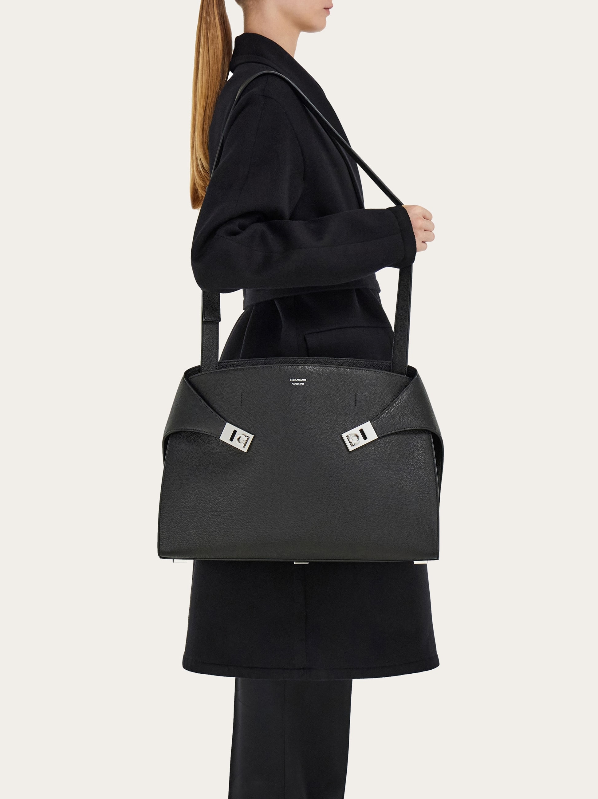 Hug shoulder bag - Men | Ferragamo