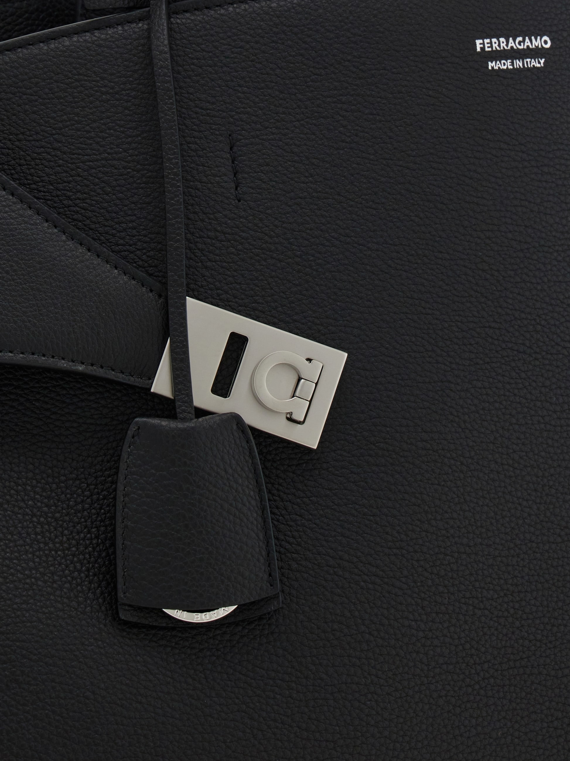 Hug shoulder bag - Men | Ferragamo