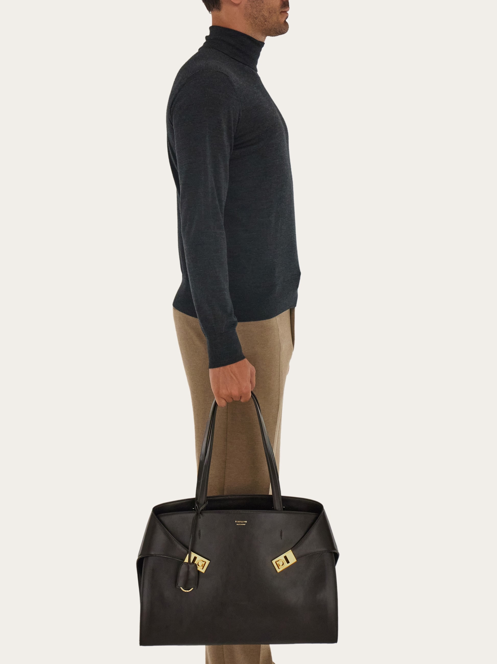 Hug shoulder bag - Men | Ferragamo