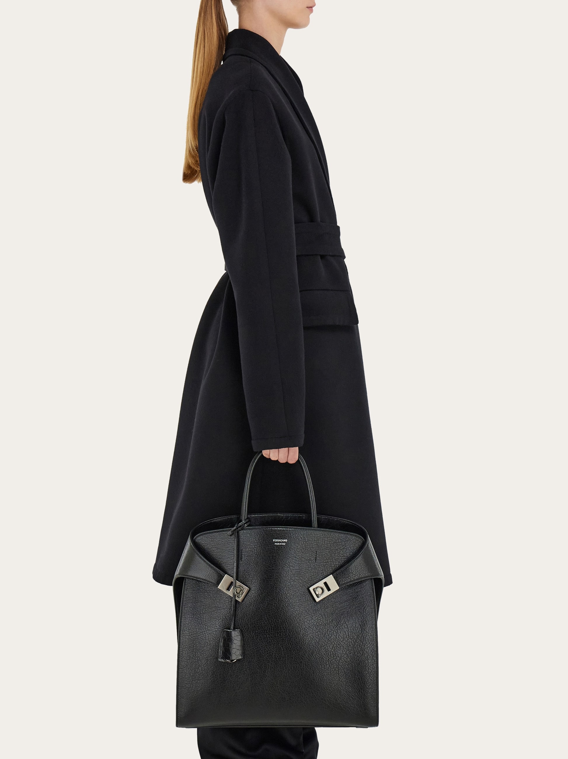 【送料&関税込】Ferragamo Hug Large Tote Bag Hug tote bag - Men | Ferragamo