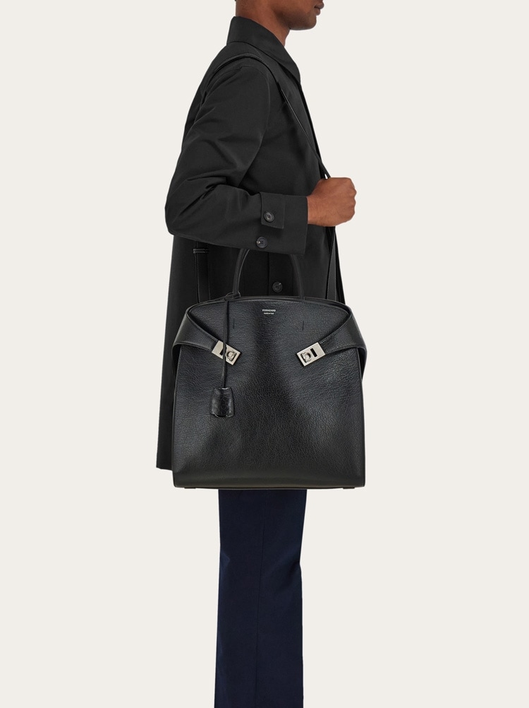 Totebag Hug Gallery image 3