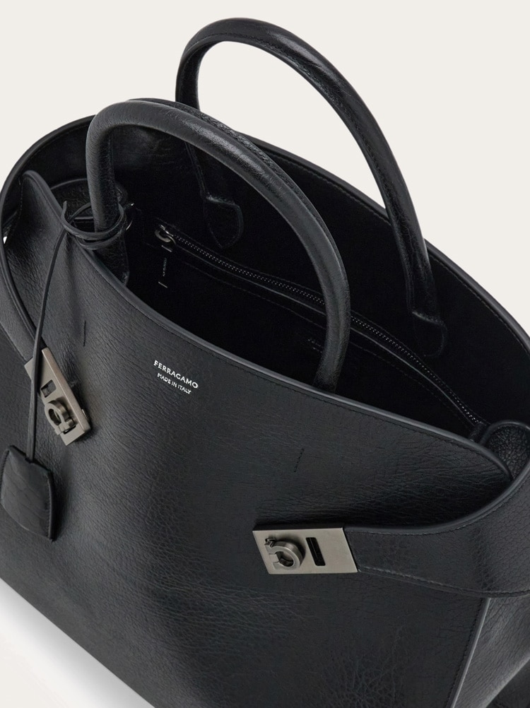 Totebag Hug Gallery image 6