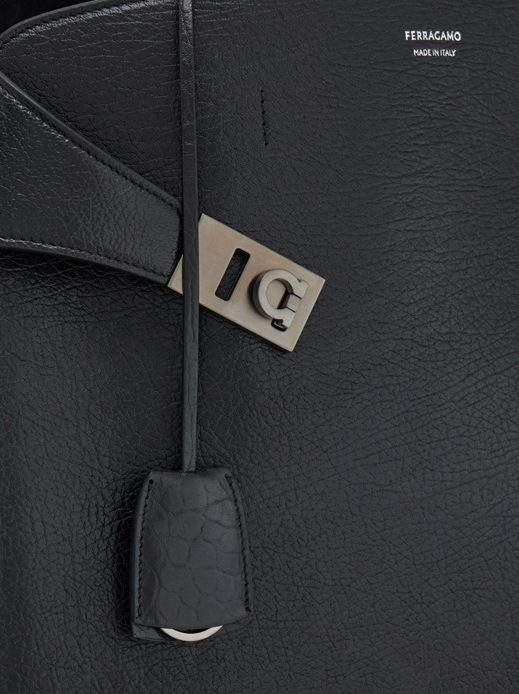 Hug tote bag Gallery image 10