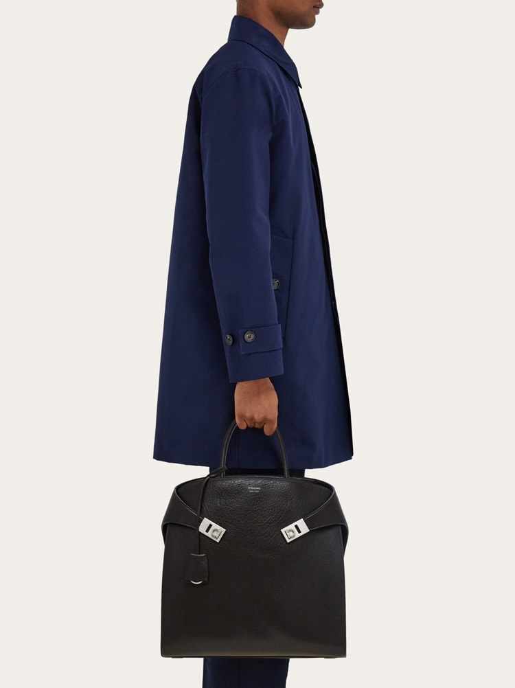 Totebag Hug Gallery image 2