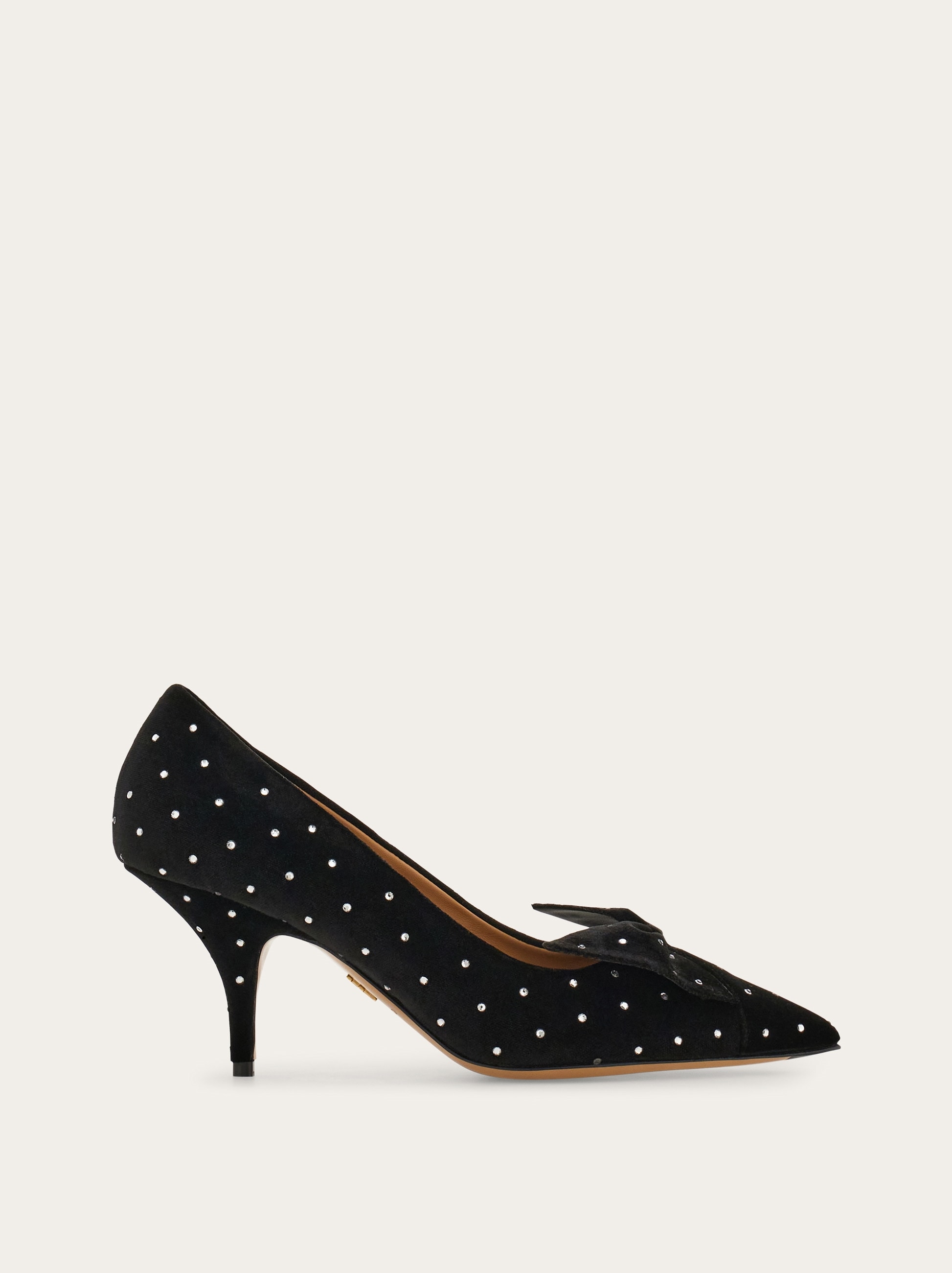 Ferragamo 黒 ポインテッドトゥシューズ　フラットシューズ Ferragamo ブラック ポインテッドトゥ フラットシューズ 7.5 ファシ