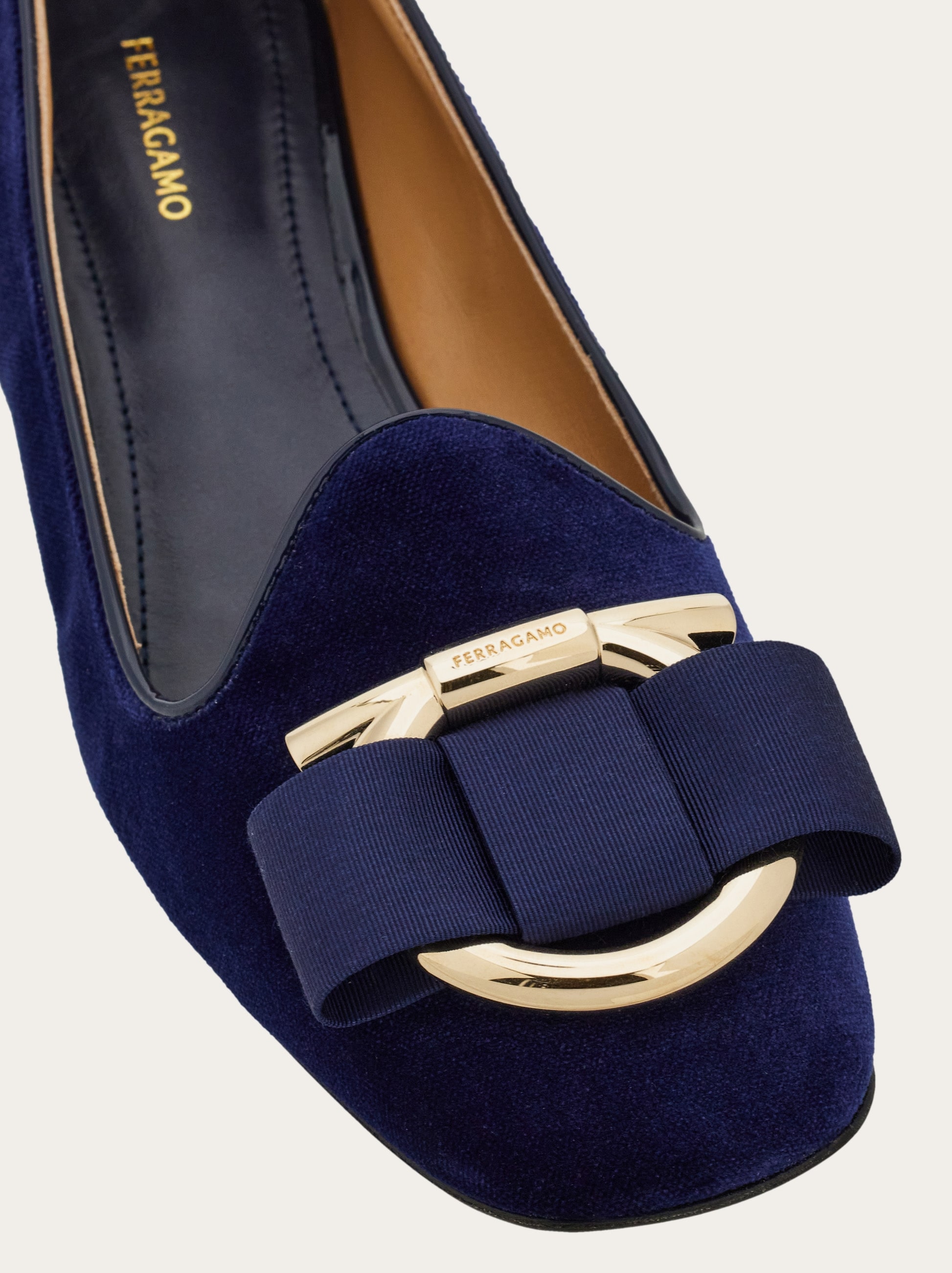 ベルベット パンプス - ウィメンズ | Ferragamo