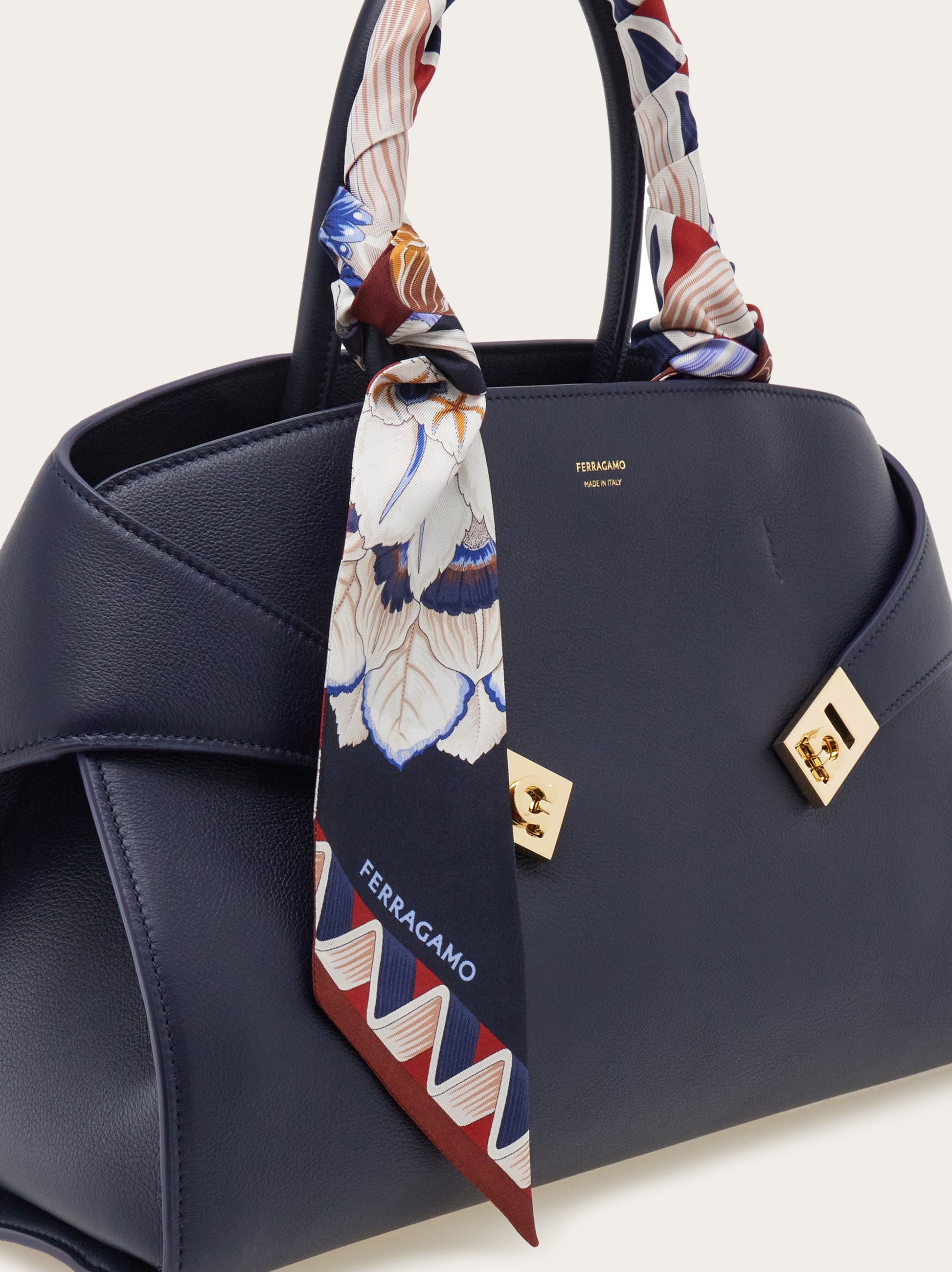 フェラガモ・バッグアクセサリー　シルク100% シルクバンドゥ - ウィメンズ | Ferragamo